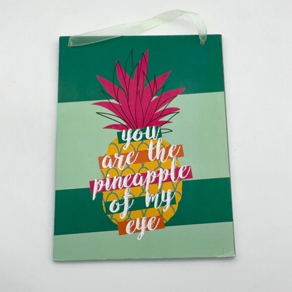 Pineapple Themed Hanging Wood Sign & Sur La Table Pineapple Melamine Plates NWT - Picture 5 of 6